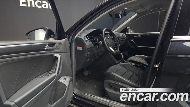 Volkswagen Tiguan 2022 — ფოტო 9/20