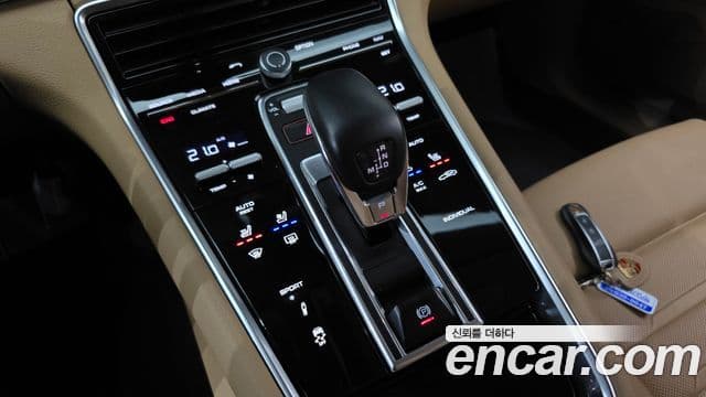 Porsche Panamera 2020 — Фото 9/20