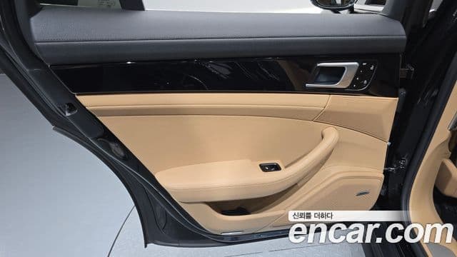 Porsche Panamera 2020 — Photo 17/32