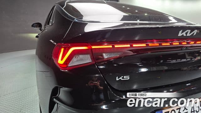 Kia K5 2023 — ფოტო 1/30