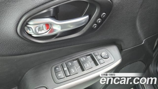 Jeep Cherokee 2022 — Фото 19/20