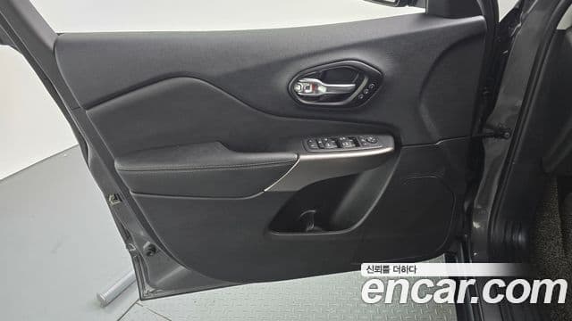 Jeep Cherokee 2022 — Photo 15/30