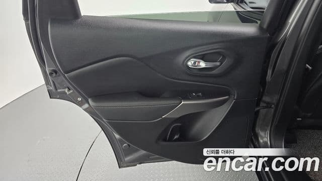 Jeep Cherokee 2022 — Photo 21/30