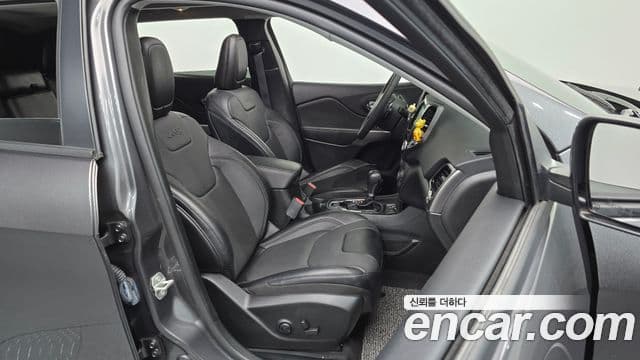 Jeep Cherokee 2022 — Photo 9/30