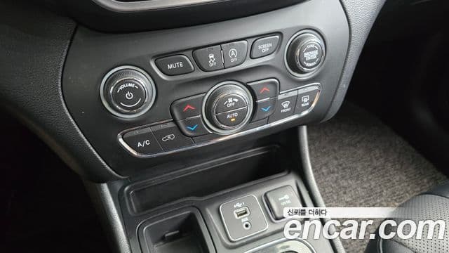 Jeep Cherokee 2022 — Photo 4/30