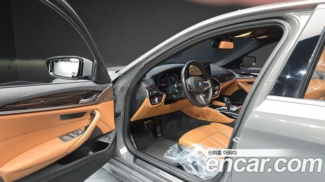 BMW 5 Series 2020 — Фото 10/20