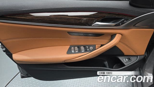 BMW 5 Series 2020 — Photo 15/33