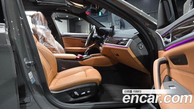 BMW 5 Series 2020 — Photo 9/33