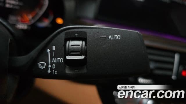 BMW 5 Series 2020 — Photo 24/33