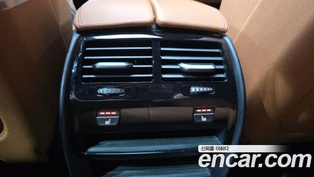 BMW 5 Series 2020 — Photo 28/33