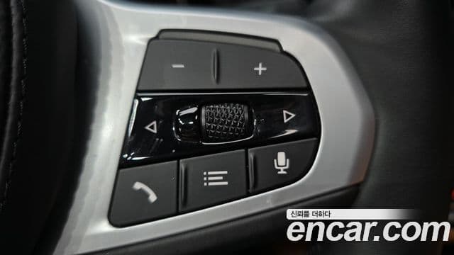 BMW 5 Series 2020 — Photo 29/33