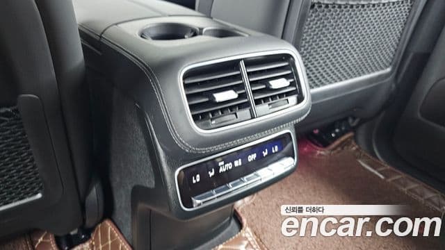 Mercedes-Benz GLS-Class 2024 — Photo 35/39