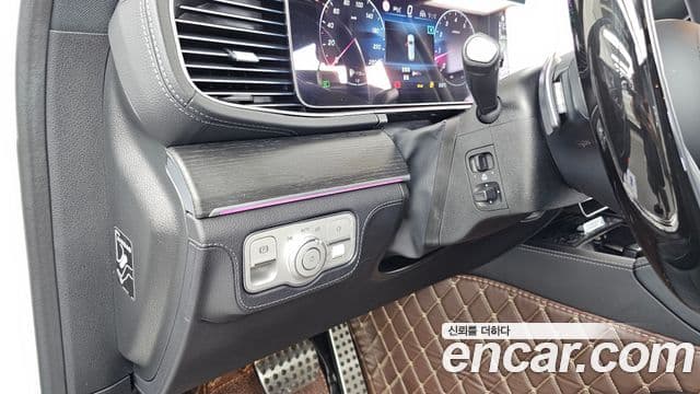 Mercedes-Benz GLS-Class 2024 — Photo 34/39