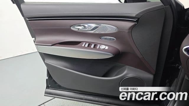 Genesis GV70 2022 — ფოტო 30/34