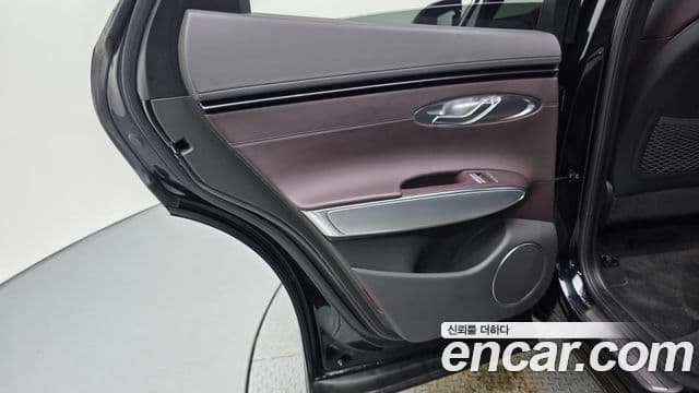 Genesis GV70 2022 — ფოტო 14/34