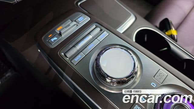 Genesis GV70 2022 — ფოტო 23/34