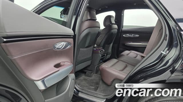 Genesis GV70 2022 — ფოტო 25/34