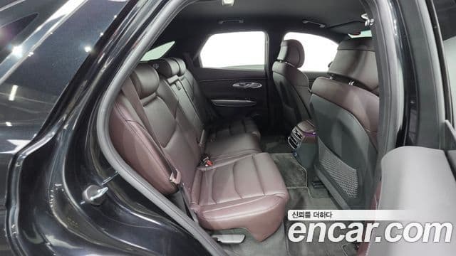 Genesis GV70 2022 — ფოტო 28/34