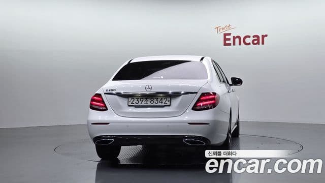 Mercedes-Benz E-Class 2020 — Фото 4/20