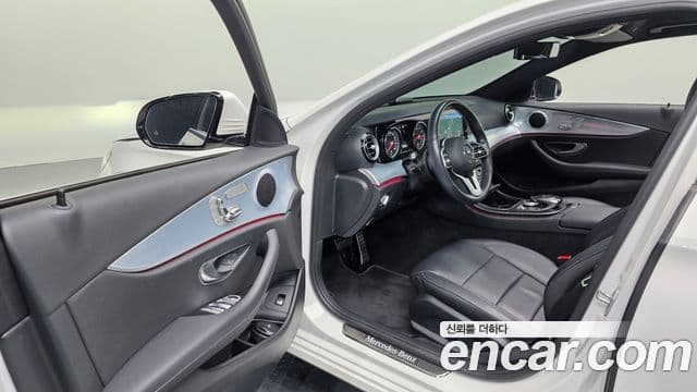 Mercedes-Benz E-Class 2020 — Фото 10/20
