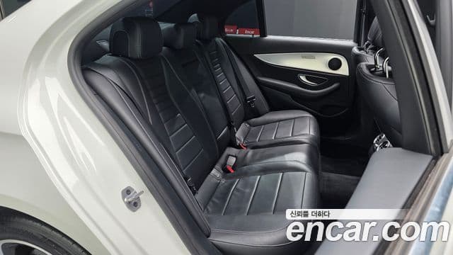Mercedes-Benz E-Class 2020 — Фото 11/20