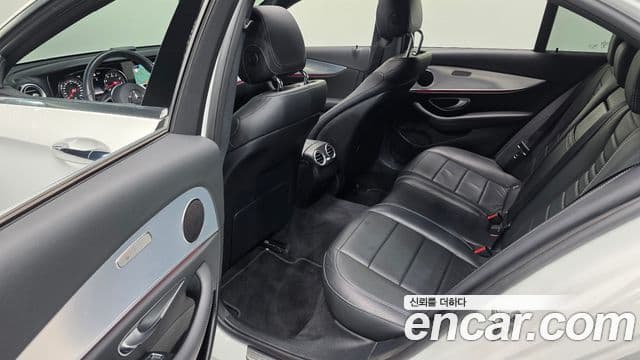 Mercedes-Benz E-Class 2020 — Фото 12/20