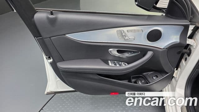 Mercedes-Benz E-Class 2020 — Şəkil 23/32