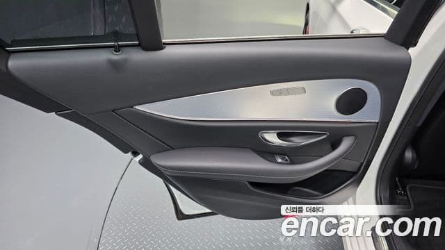 Mercedes-Benz E-Class 2020 — Şəkil 26/32