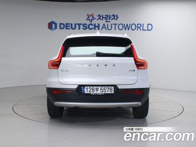 Volvo XC40 2020 — Фото 4/20