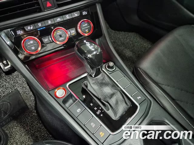 Volkswagen Jetta 2020 — ფოტო 8/20