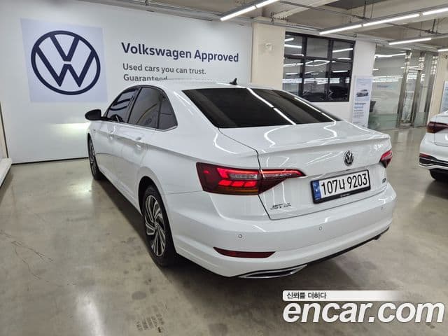 Volkswagen Jetta 2020 — ფოტო 17/20
