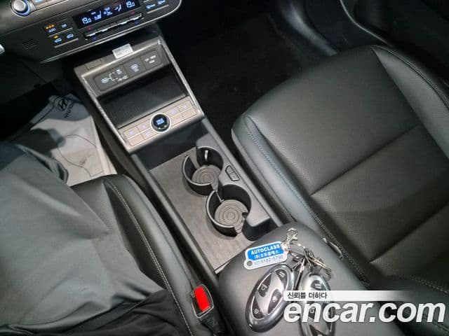 Hyundai Kona 2023 — ფოტო 11/20