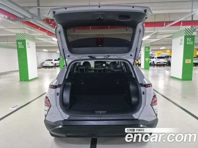 Hyundai Kona 2023 — ფოტო 18/20