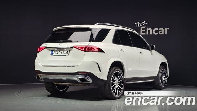 Mercedes-Benz GLE-Class 2023 — Photo 10/36