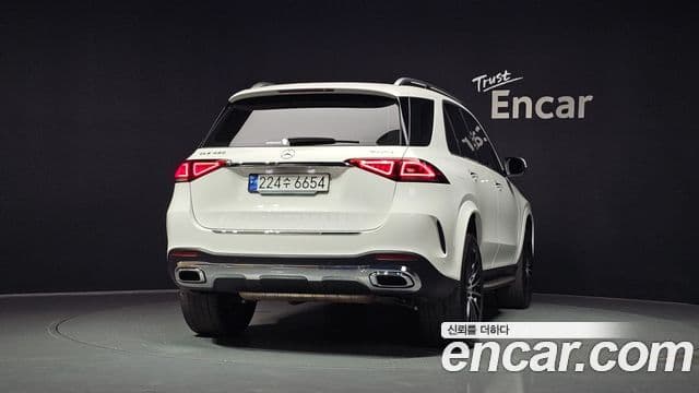 Mercedes-Benz GLE-Class 2023 — Photo 30/36
