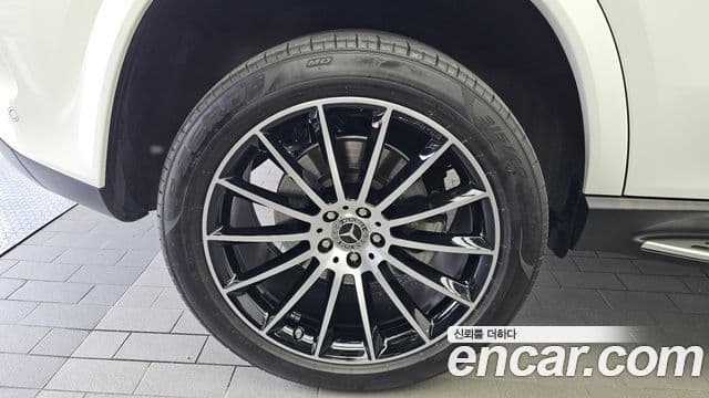 Mercedes-Benz GLE-Class 2023 — Photo 1/36