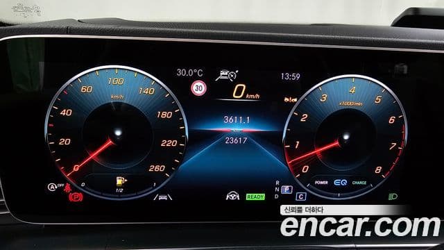 Mercedes-Benz GLE-Class 2023 — Photo 2/36
