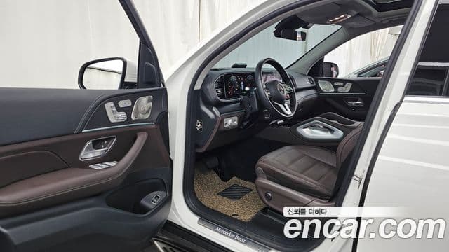 Mercedes-Benz GLE-Class 2023 — Photo 11/36