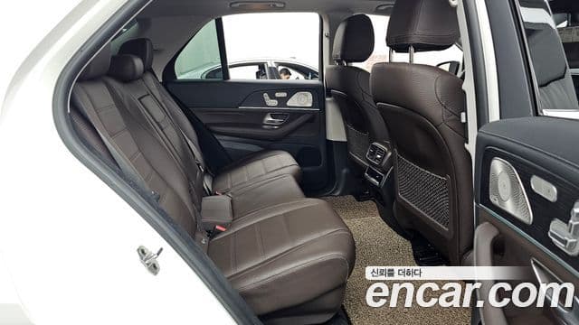 Mercedes-Benz GLE-Class 2023 — Photo 14/36