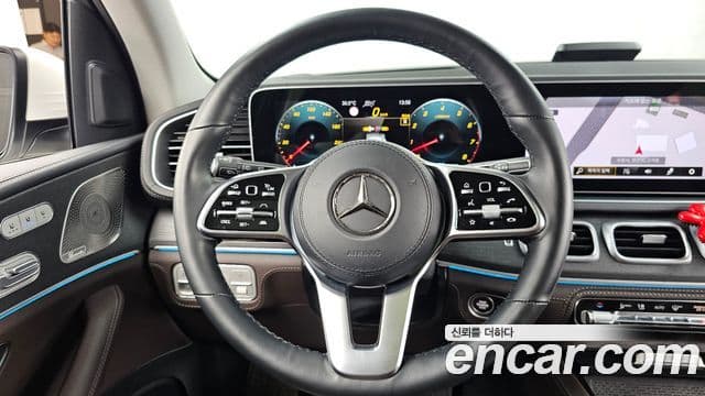 Mercedes-Benz GLE-Class 2023 — Photo 19/36