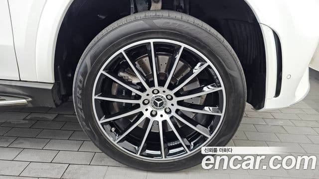 Mercedes-Benz GLE-Class 2023 — Photo 28/36