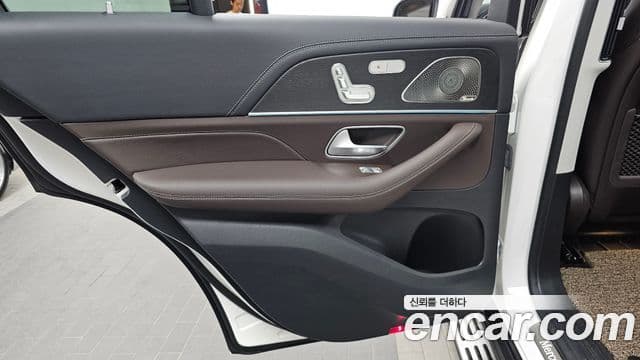Mercedes-Benz GLE-Class 2023 — Photo 24/36