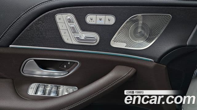 Mercedes-Benz GLE-Class 2023 — Photo 9/36