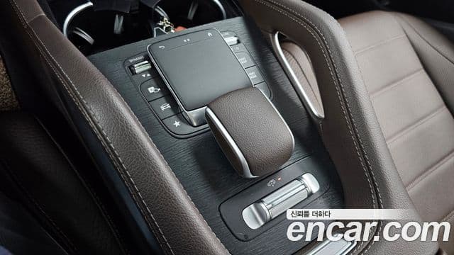 Mercedes-Benz GLE-Class 2023 — Photo 3/36