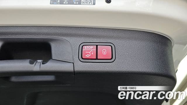 Mercedes-Benz GLE-Class 2023 — Photo 22/36