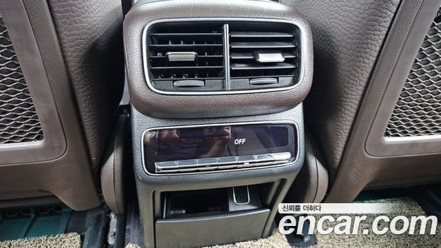 Mercedes-Benz GLE-Class 2023 — Photo 13/36
