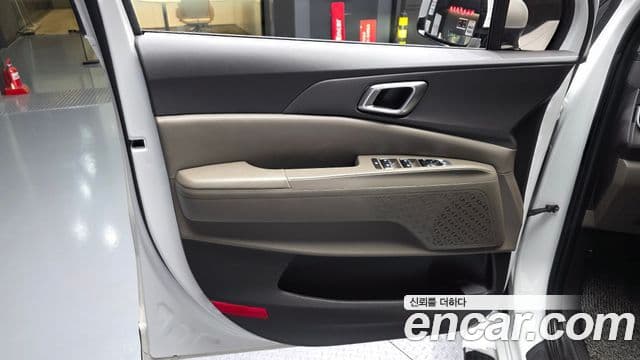 Kia Carnival 2024 — Photo 25/35