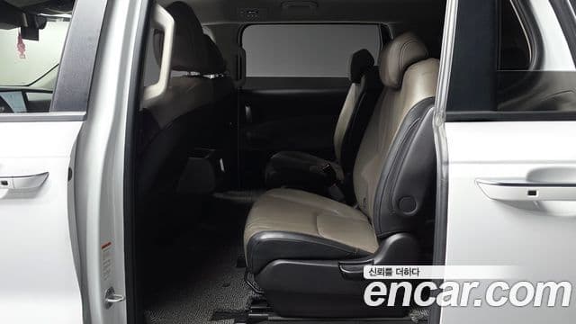 Kia Carnival 2024 — Photo 30/35