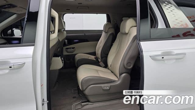 Kia Carnival 2023 — Фото 12/20