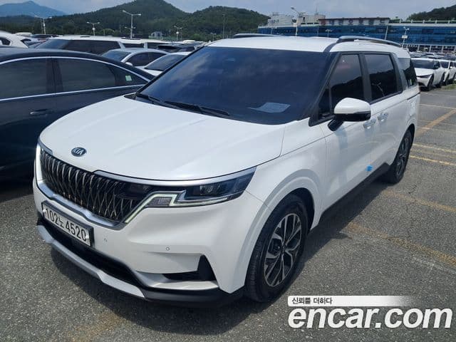 Kia Carnival 2021 — Фото 1/17
